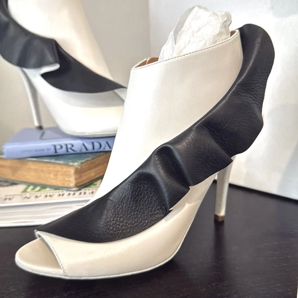 Balenciaga Leather Ruffle Ankle Boots White Black Size 10 - Picture 2 of 8